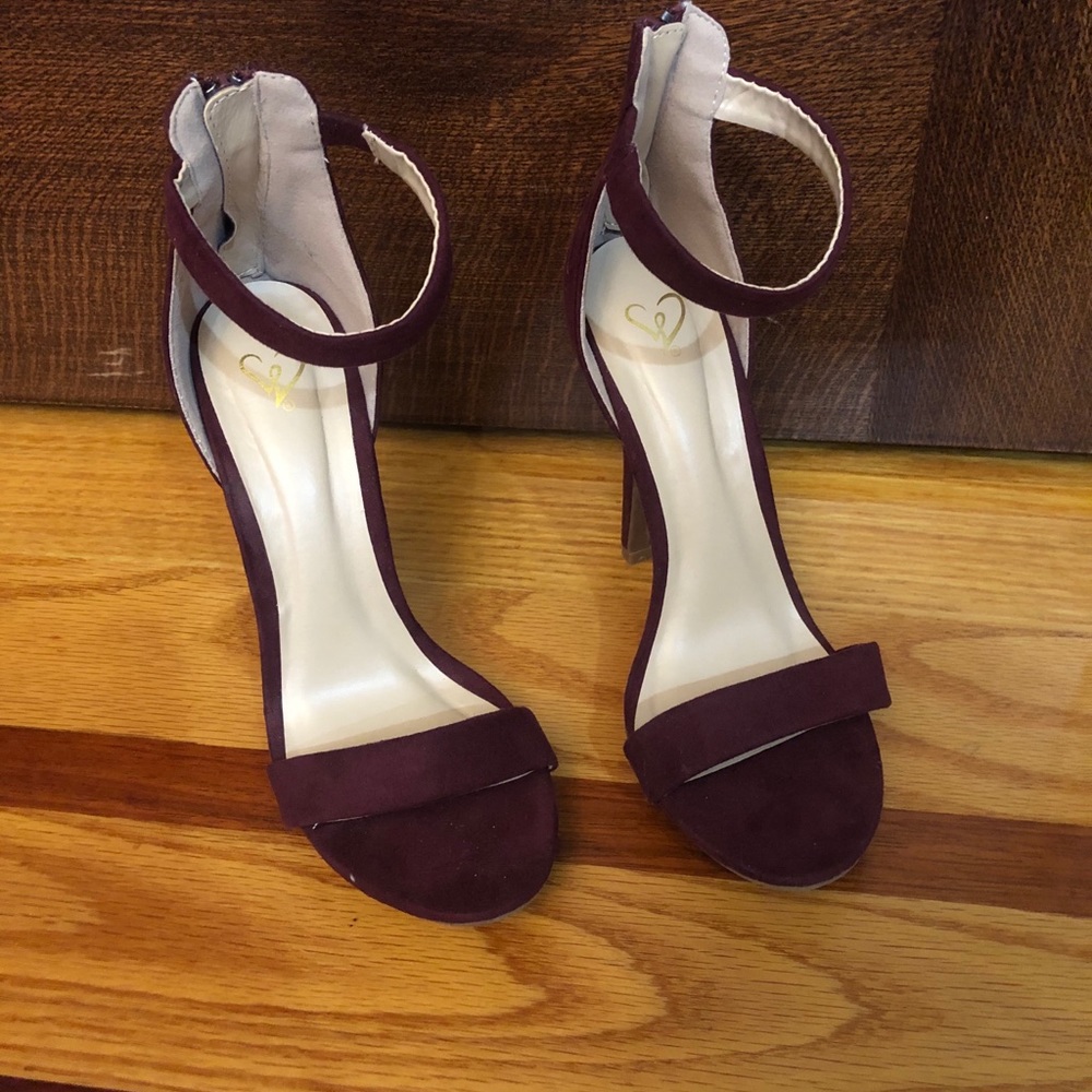 COPY - Burgundy heels!